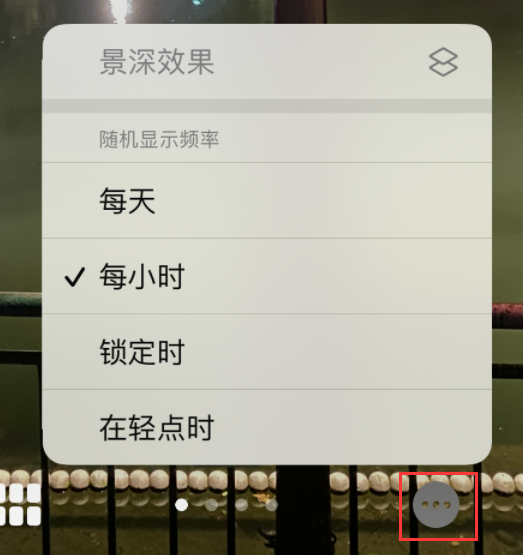 江汉苹果手机维修分享iOS 16 小技巧：锁定屏幕支持随机切换指定照片 